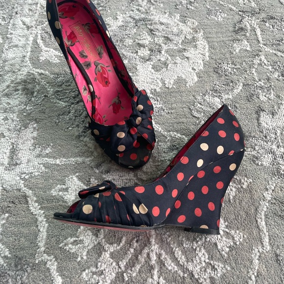 Betsy Johnson navy polka dot Wedge size 7 - Picture 1 of 4